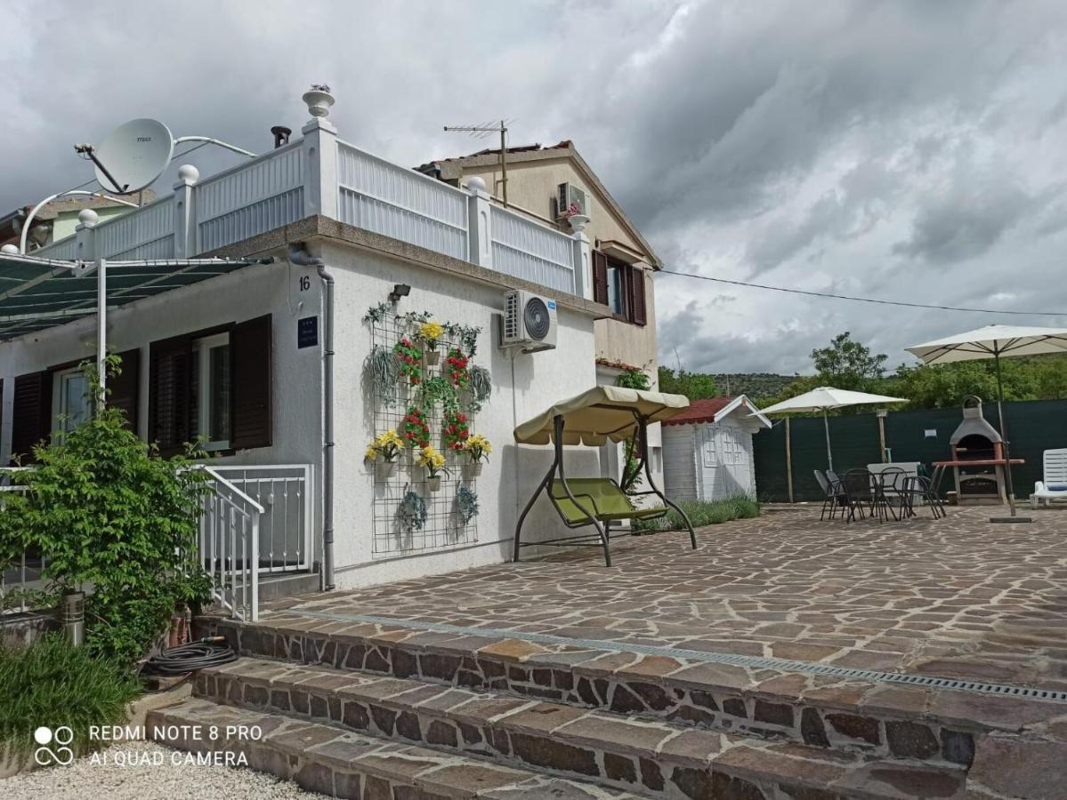 Apartment Snjezana Marina Exterior photo