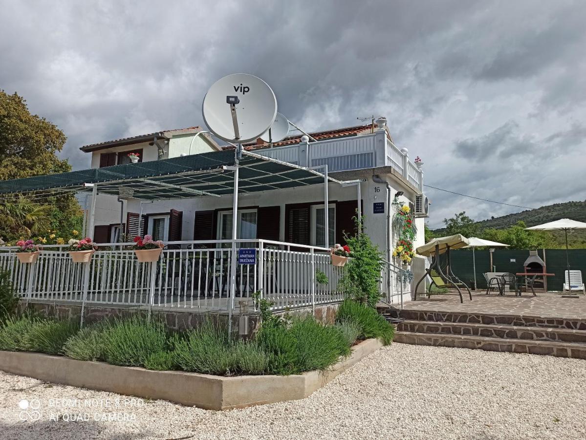 Apartment Snjezana Marina Exterior photo